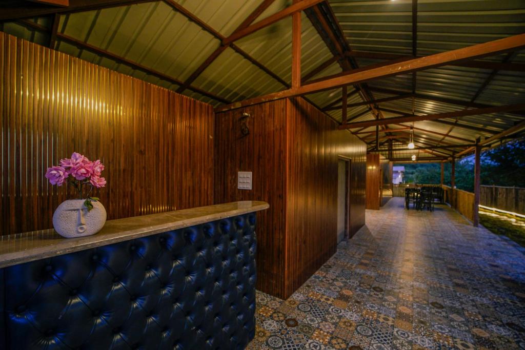 Skylight Retreat reception and restaurant photograph 1