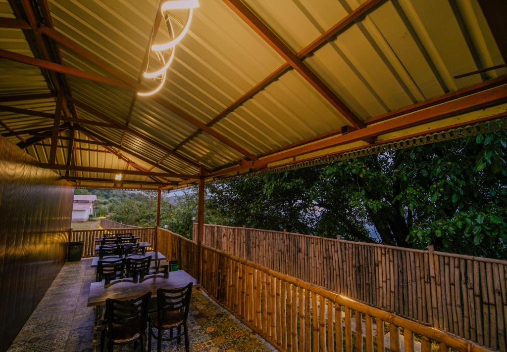 Skylight Retreat reception and restaurant photograph 3