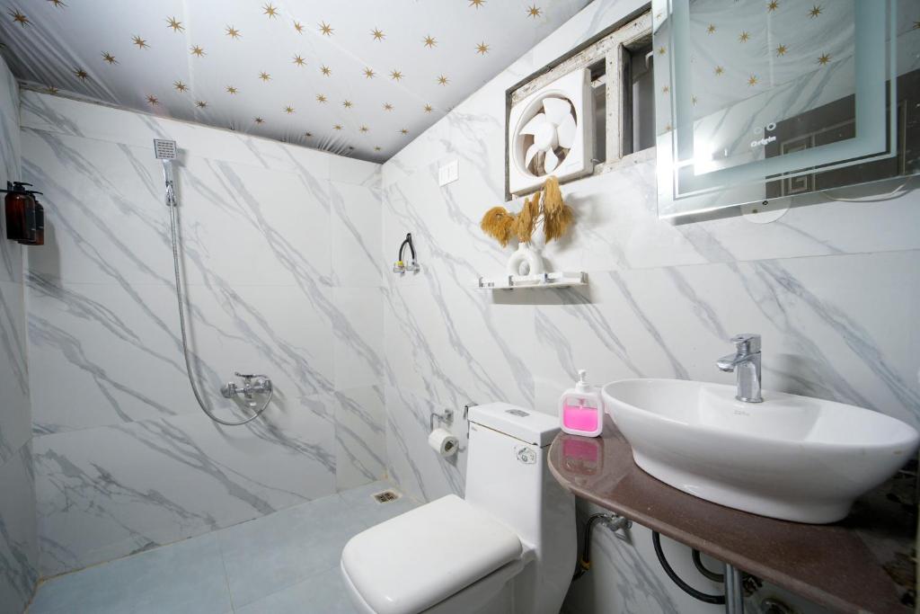 Delux Glamping Room at Skylight Retreat Chail — photo 8