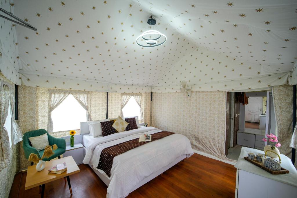 Delux Glamping Room at Skylight Retreat Chail — photo 1
