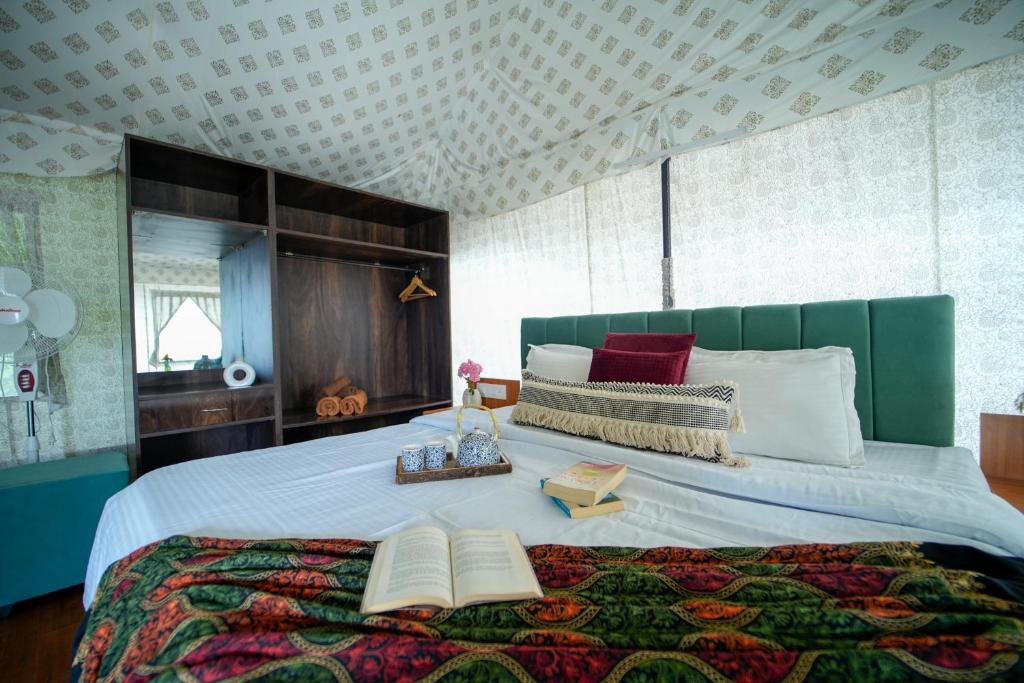 Super Delux Glamping Room at Skylight Retreat Chail — photo 3