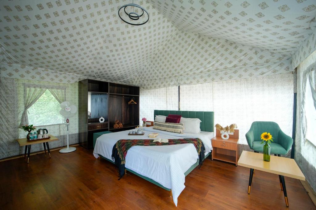 Super Delux Glamping Room at Skylight Retreat Chail — photo 6