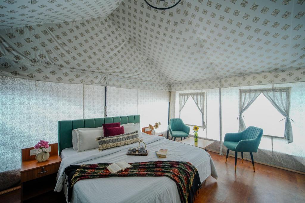Super Delux Glamping Room at Skylight Retreat Chail — photo 1