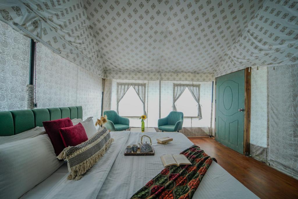Super Delux Glamping Room at Skylight Retreat Chail — photo 2