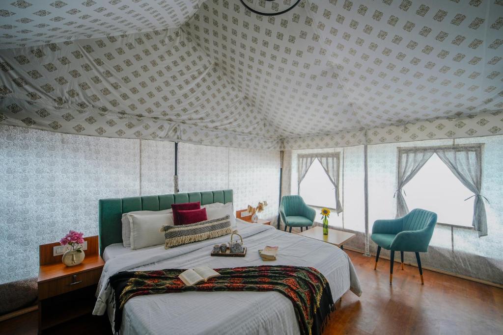 Super Delux Glamping Room at Skylight Retreat Chail — photo 4