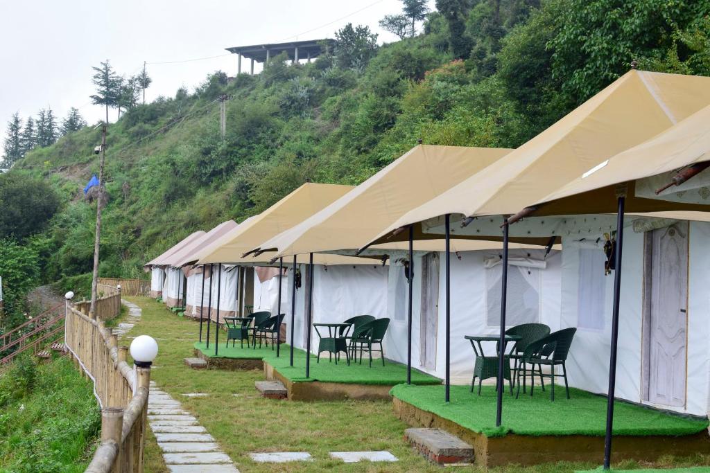 Skylight Retreat Chail exterior and glamping tents photograph 8