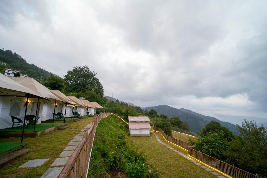 Skylight Retreat Chail exterior and glamping tents photograph 5
