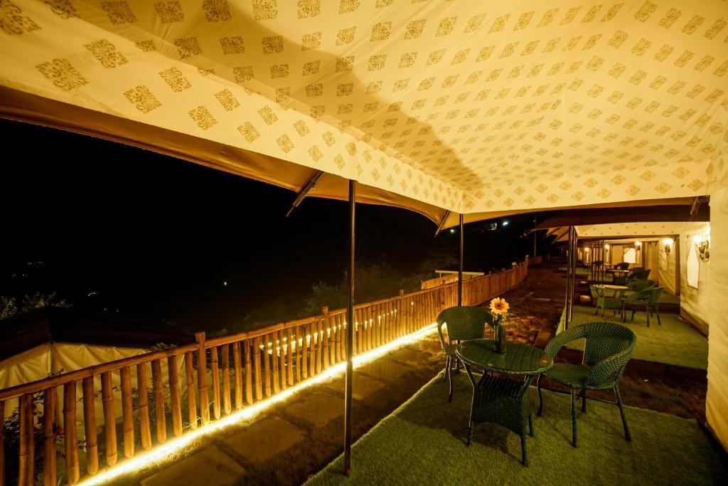 Skylight Retreat Chail exterior and glamping tents photograph 3